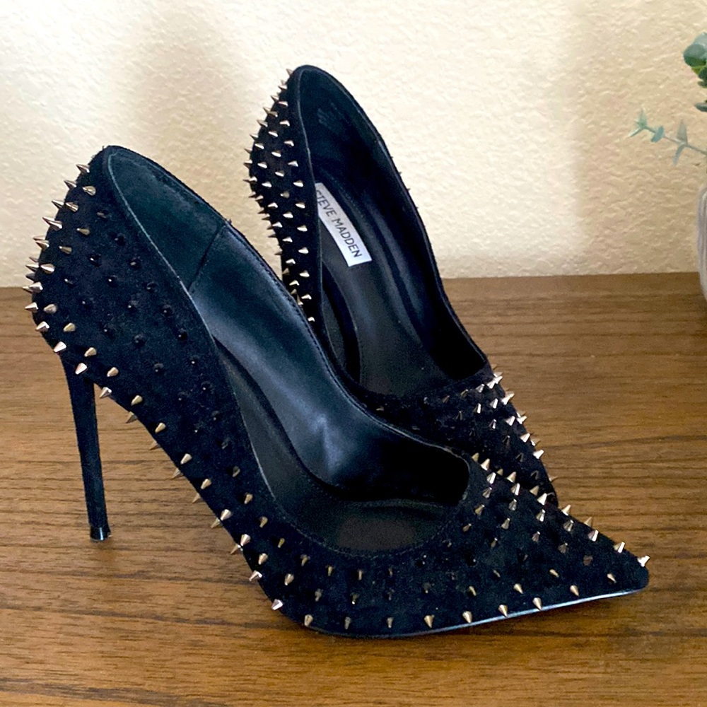 Steve Madden Black Stiletto w Spikes. Lightly worn. Good Condition. Size 7
